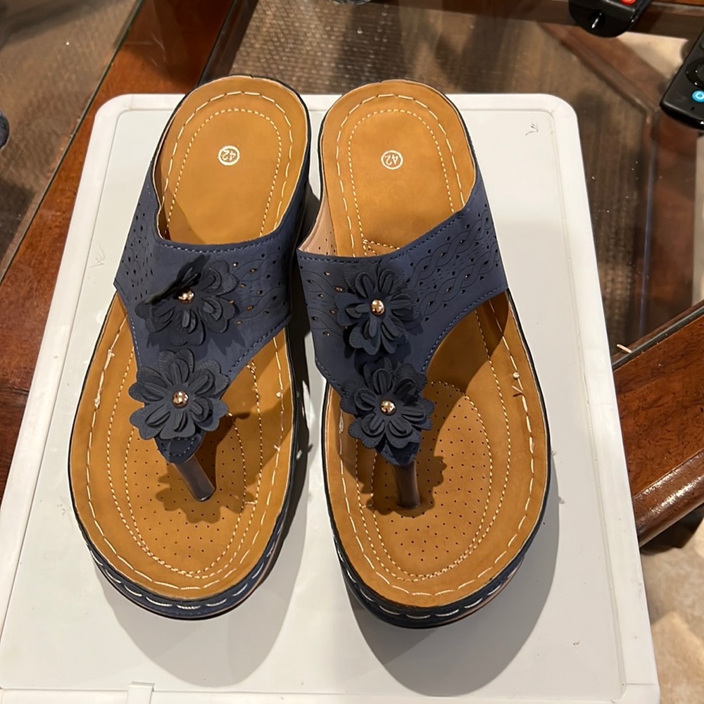 Women slip on sandal/flip style